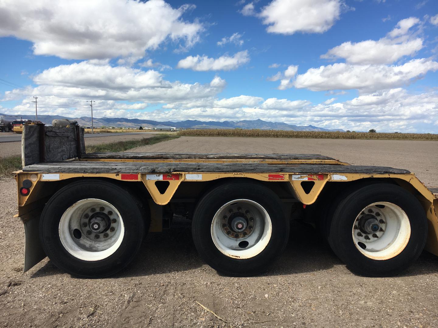 ./imagenes/INVOICE/2019/17190/LOW BOY TRAIL KING TK120HD6-523 (4).JPG